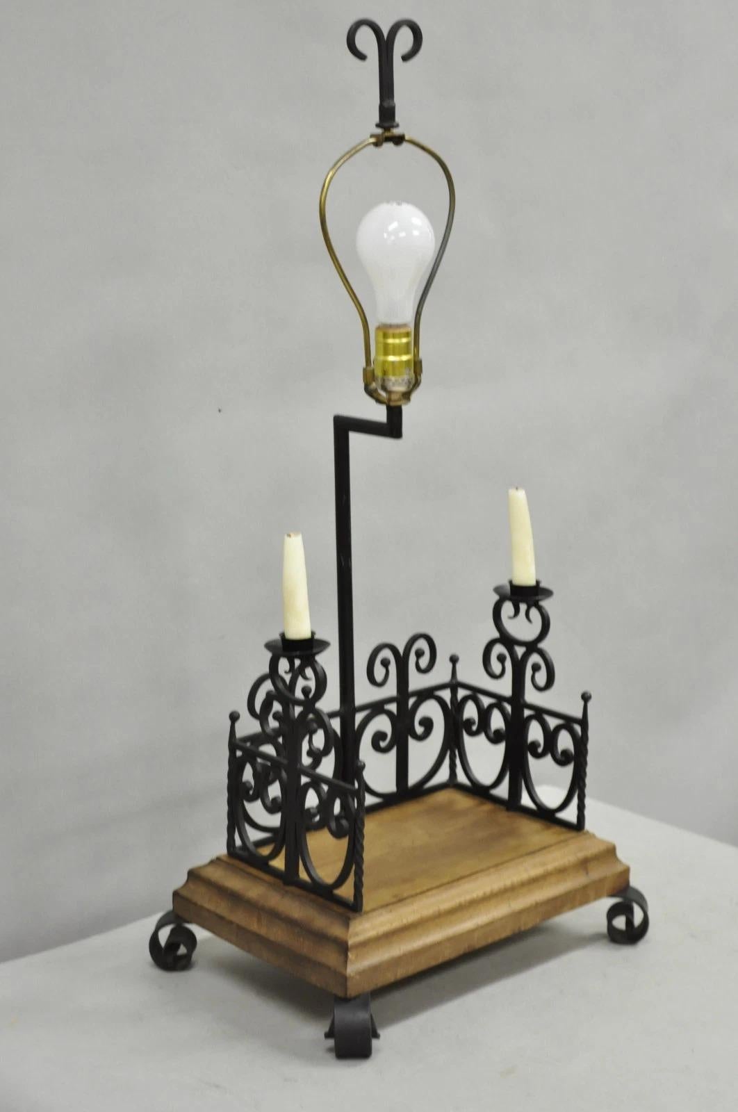 Lampe de table en fer forgé Wood Vintage French Country Gothic Renaissance Scrolling Wrought Iron Wood en vente 3