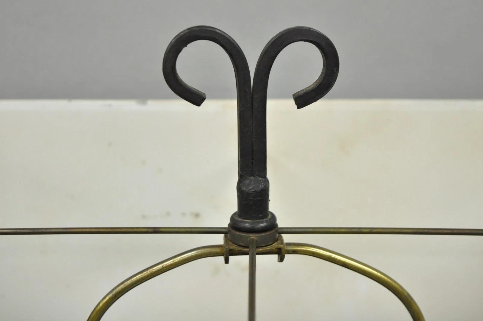 Lampe de table en fer forgé Wood Vintage French Country Gothic Renaissance Scrolling Wrought Iron Wood en vente 7
