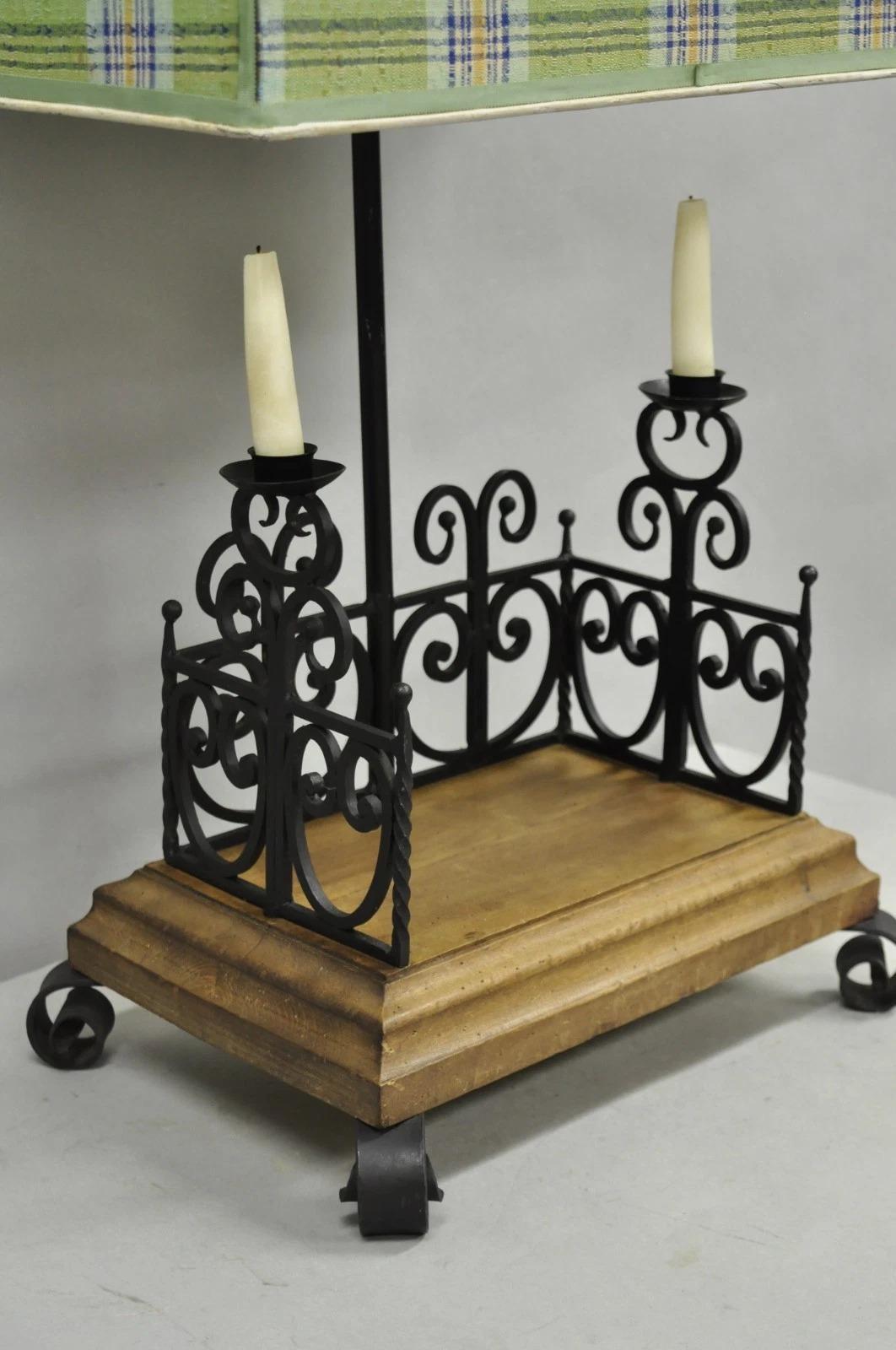 Autre Lampe de table en fer forgé Wood Vintage French Country Gothic Renaissance Scrolling Wrought Iron Wood en vente