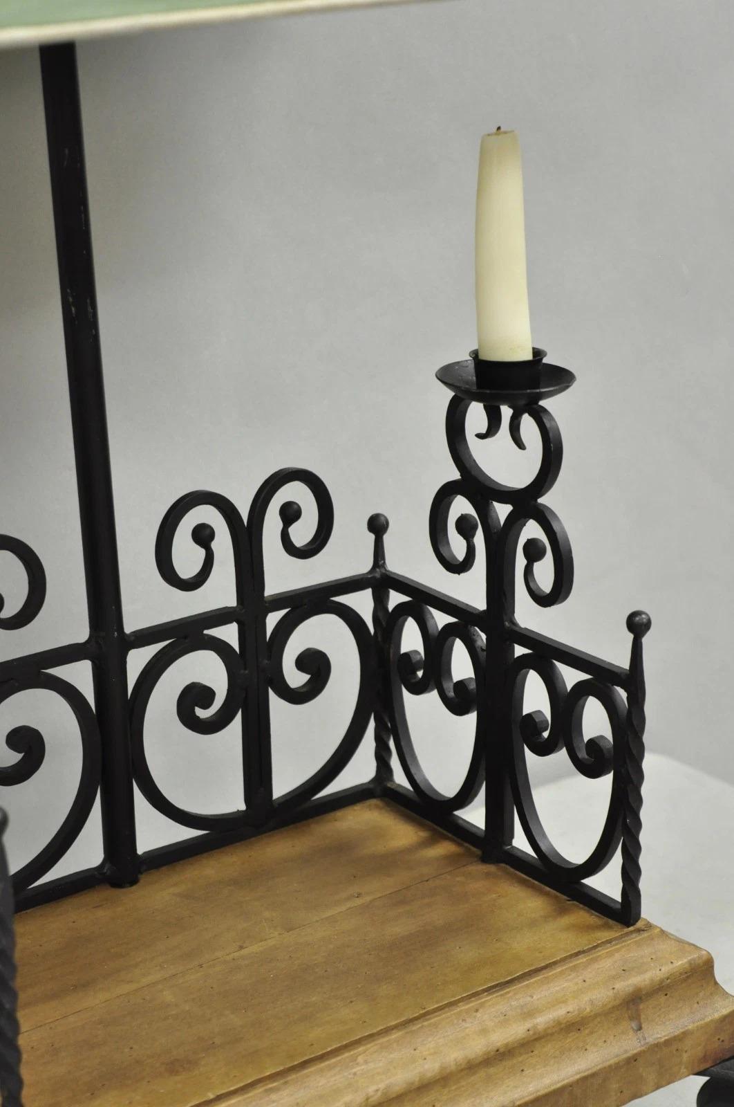 Inconnu Lampe de table en fer forgé Wood Vintage French Country Gothic Renaissance Scrolling Wrought Iron Wood en vente