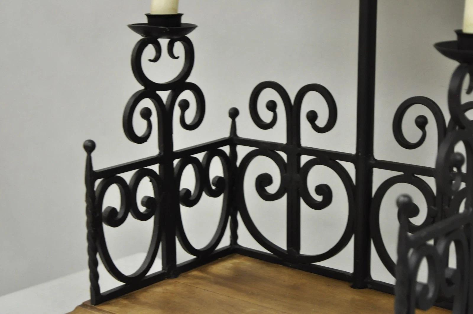 Lampe de table en fer forgé Wood Vintage French Country Gothic Renaissance Scrolling Wrought Iron Wood Bon état - En vente à Philadelphia, PA