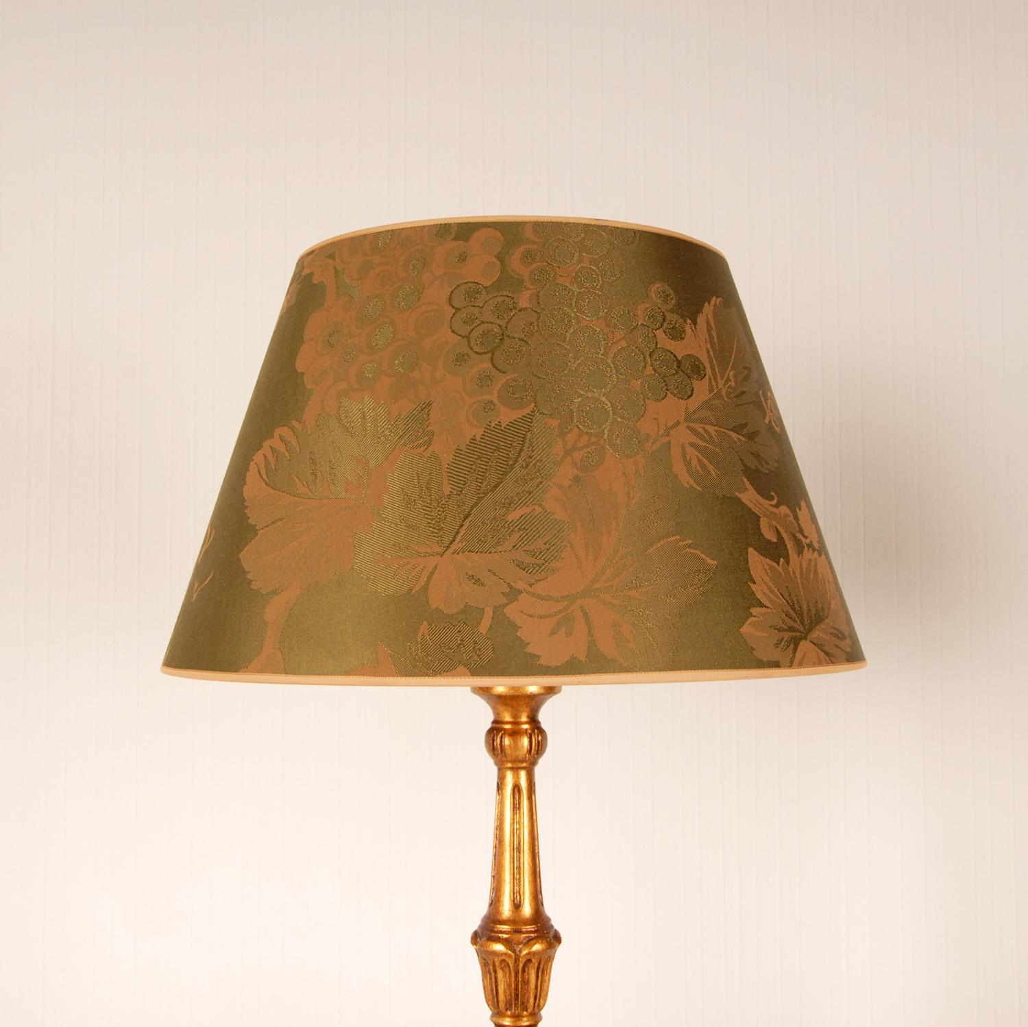 Néo-baroque Paire de lampes de table baroques en bois doré et vert, style campagne française vintage en vente