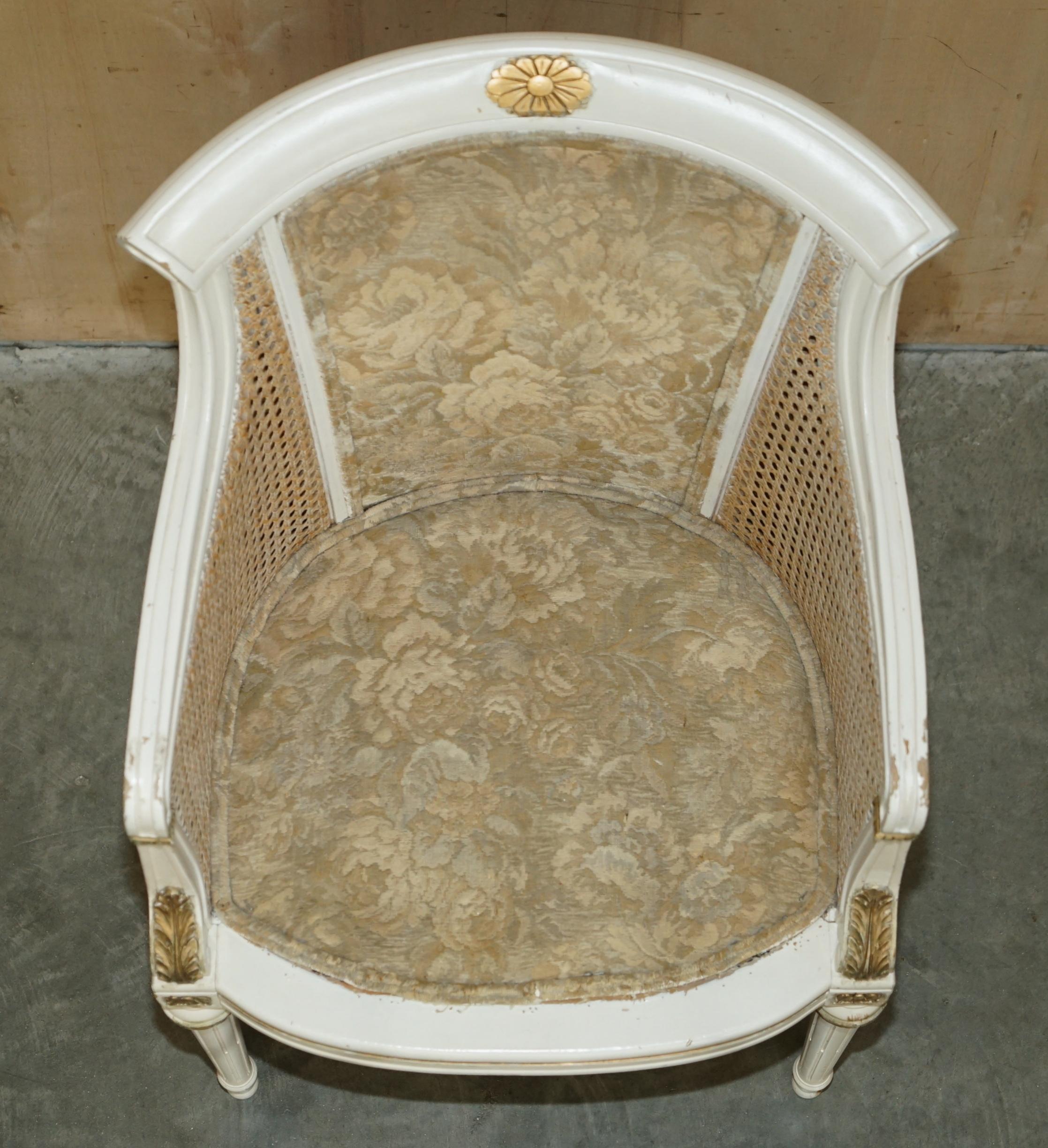 VINTAGE FRENCH COUNTRY HOUSE 1940er ORIGINAL PAINT BERGERE RATTAN ARMCHAIr im Angebot 8