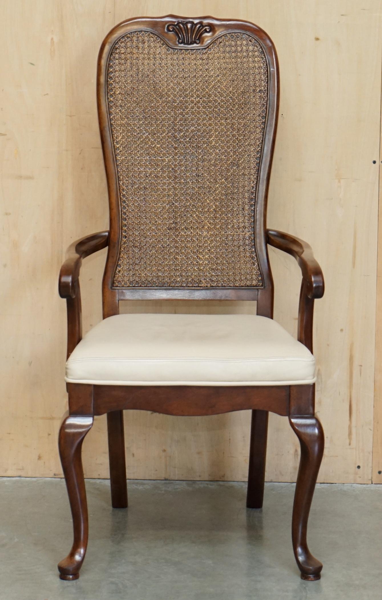 Casa Reale Antiquariato

Royal House Antiques è lieta di offrire in vendita questa sedia da ufficio Bergère in noce in stile cascina francese Luigi XVI. 

Le spese di spedizione indicate sono solo indicative e coprono solo la zona M25 per il Regno