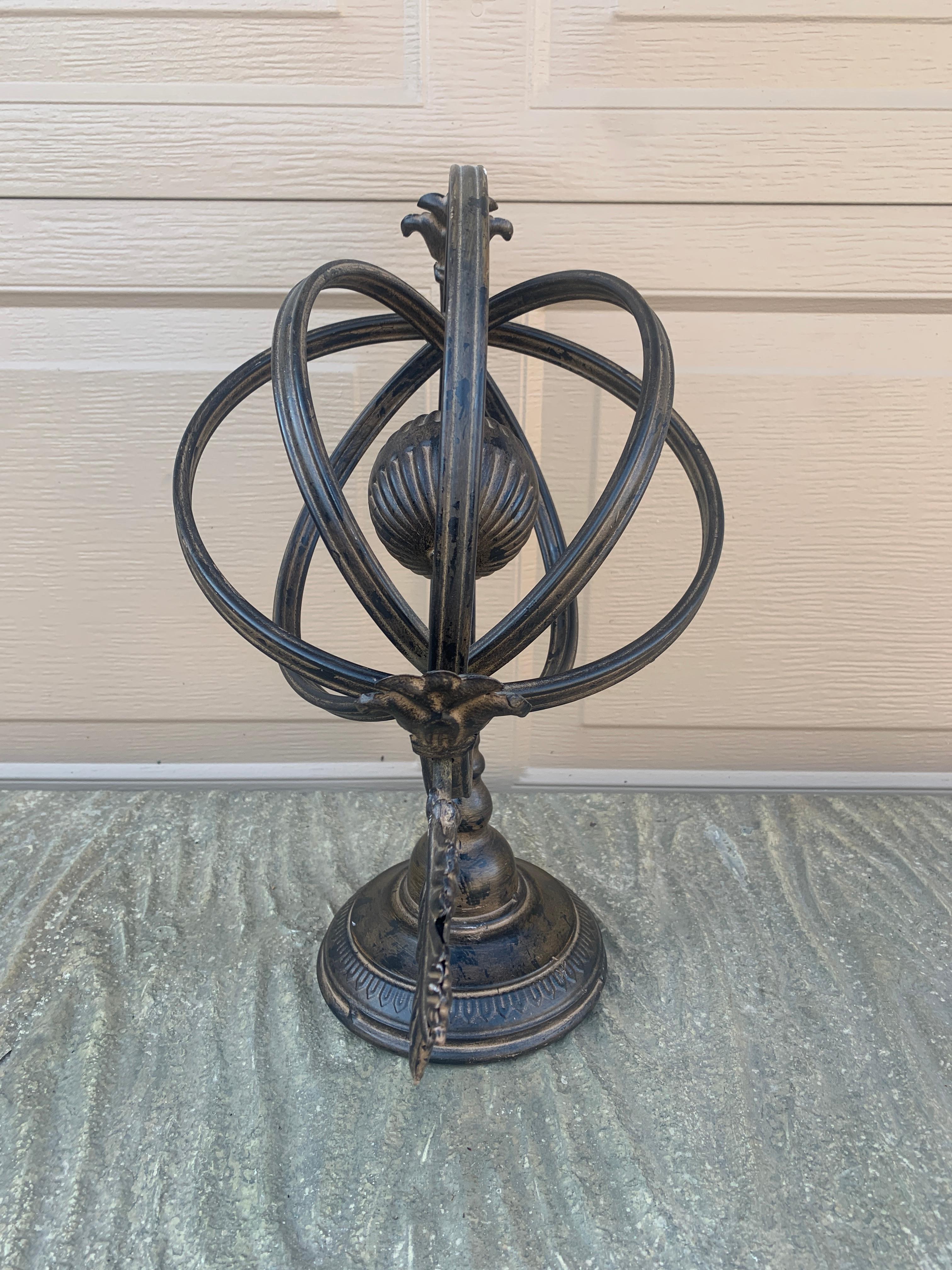 Meridiana armillare da giardino in ferro vintage French Country in vendita 4