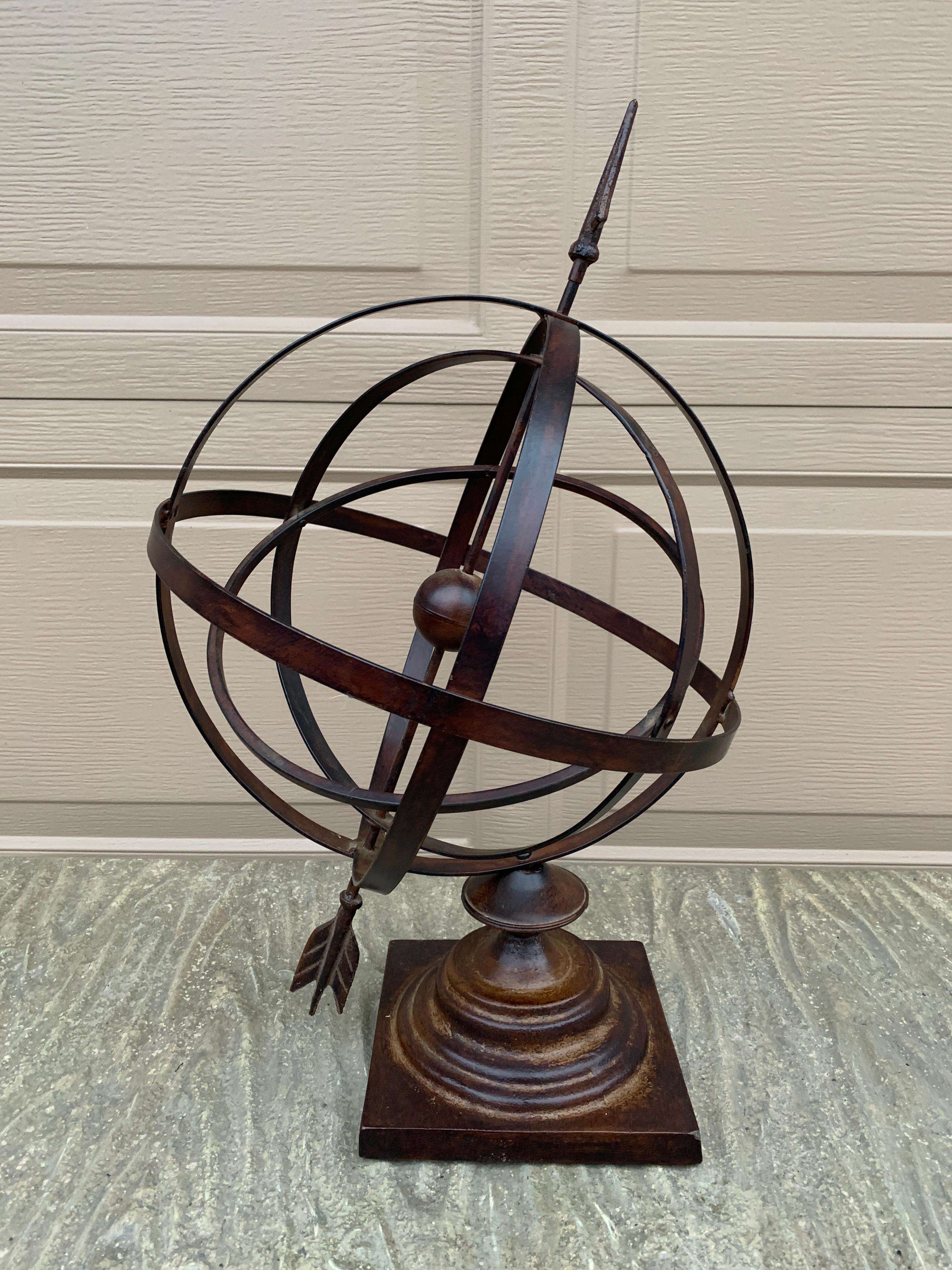 Eine atemberaubende Vintage Eisen Garten armillary Sonnenuhr

USA, Ende des 20. Jahrhunderts

Maße: 13,5 