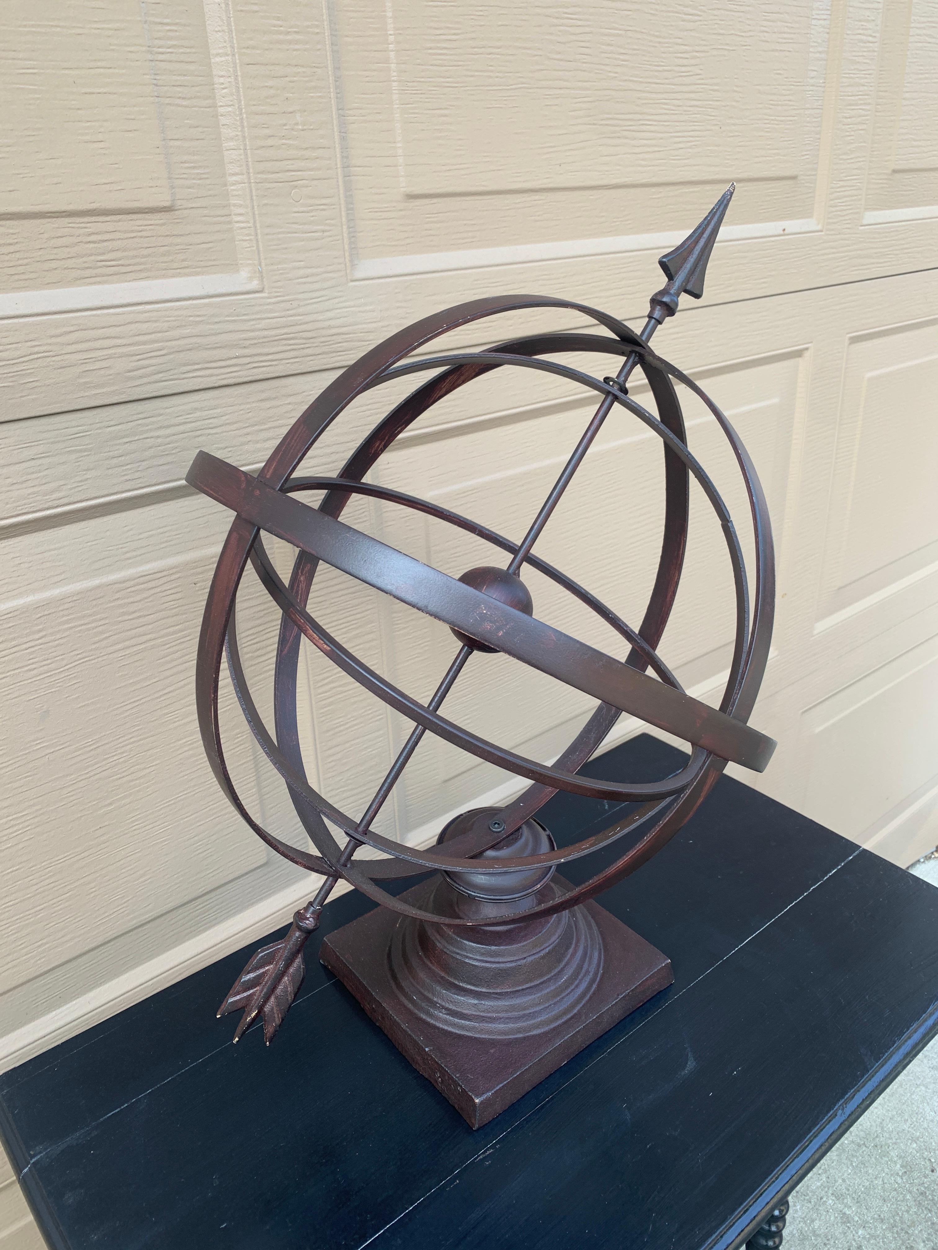 Vintage French Country Iron Garden Armillary Sundial en Bueno estado para la venta en Elkhart, IN