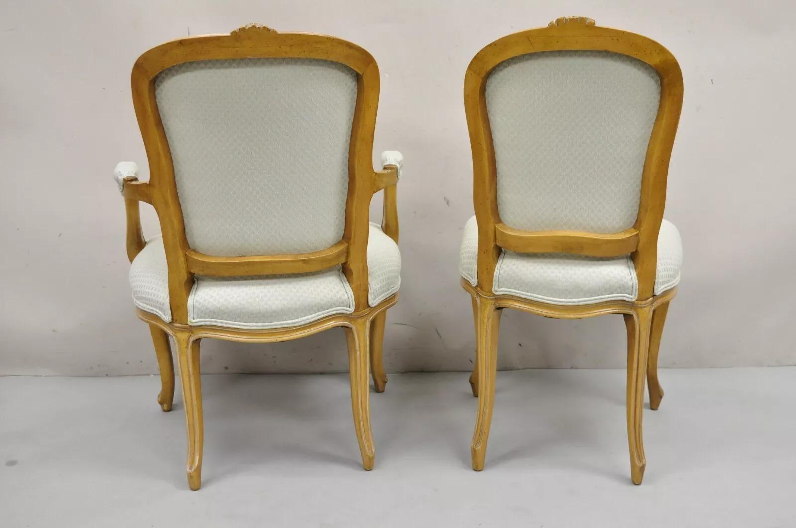 Ensemble de salle à manger Vintage French Room Style Louis XV en noyer sculpté - 7 pièces en vente 4