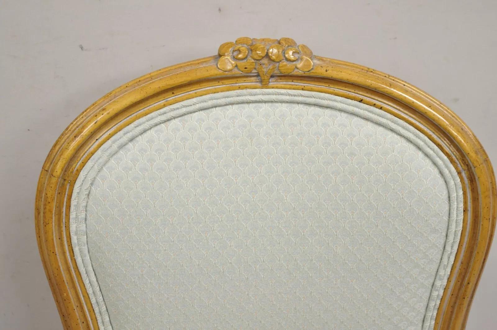 Ensemble de salle à manger Vintage French Room Style Louis XV en noyer sculpté - 7 pièces Bon état - En vente à Philadelphia, PA