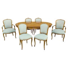 Ensemble de salle à manger Vintage French Room Style Louis XV en noyer sculpté - 7 pièces