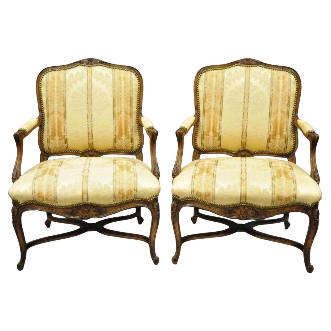 Vintage French Country Louis XV Style Carved Walnut Lounge Arm Chairs - a Pair im Angebot