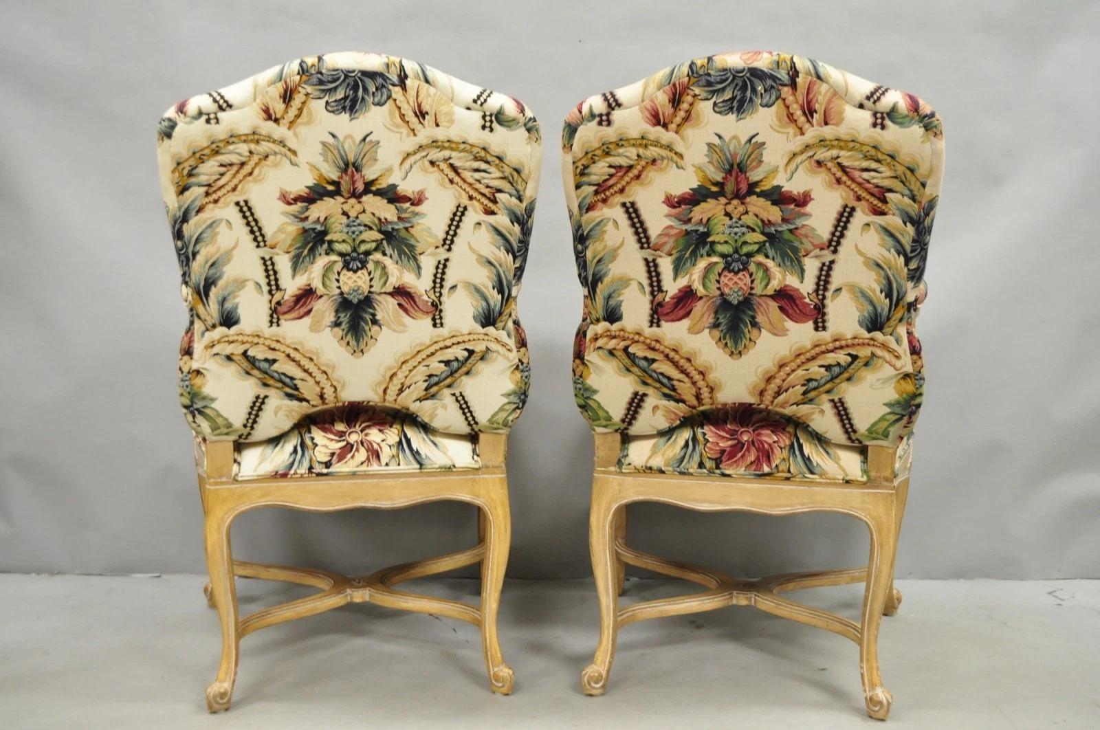 Poltrone da salotto vintage in legno intagliato in stile Luigi XV - una coppia in vendita 4