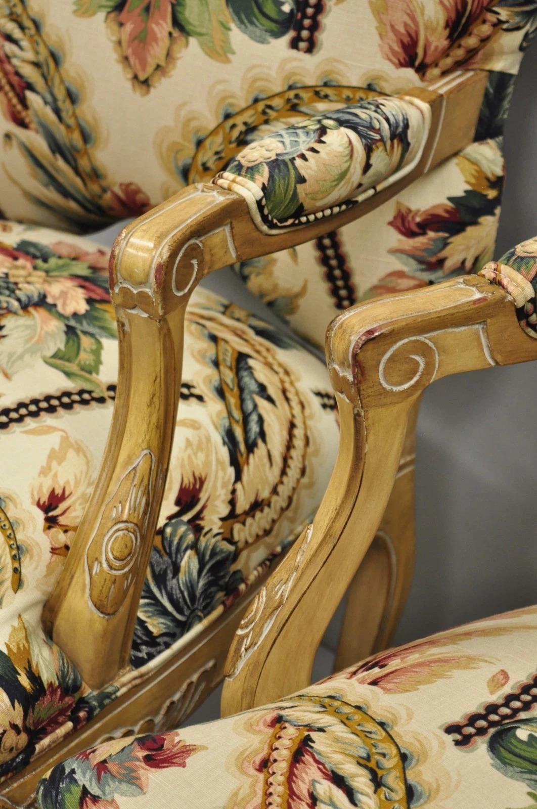 Poltrone da salotto vintage in legno intagliato in stile Luigi XV - una coppia in vendita 1