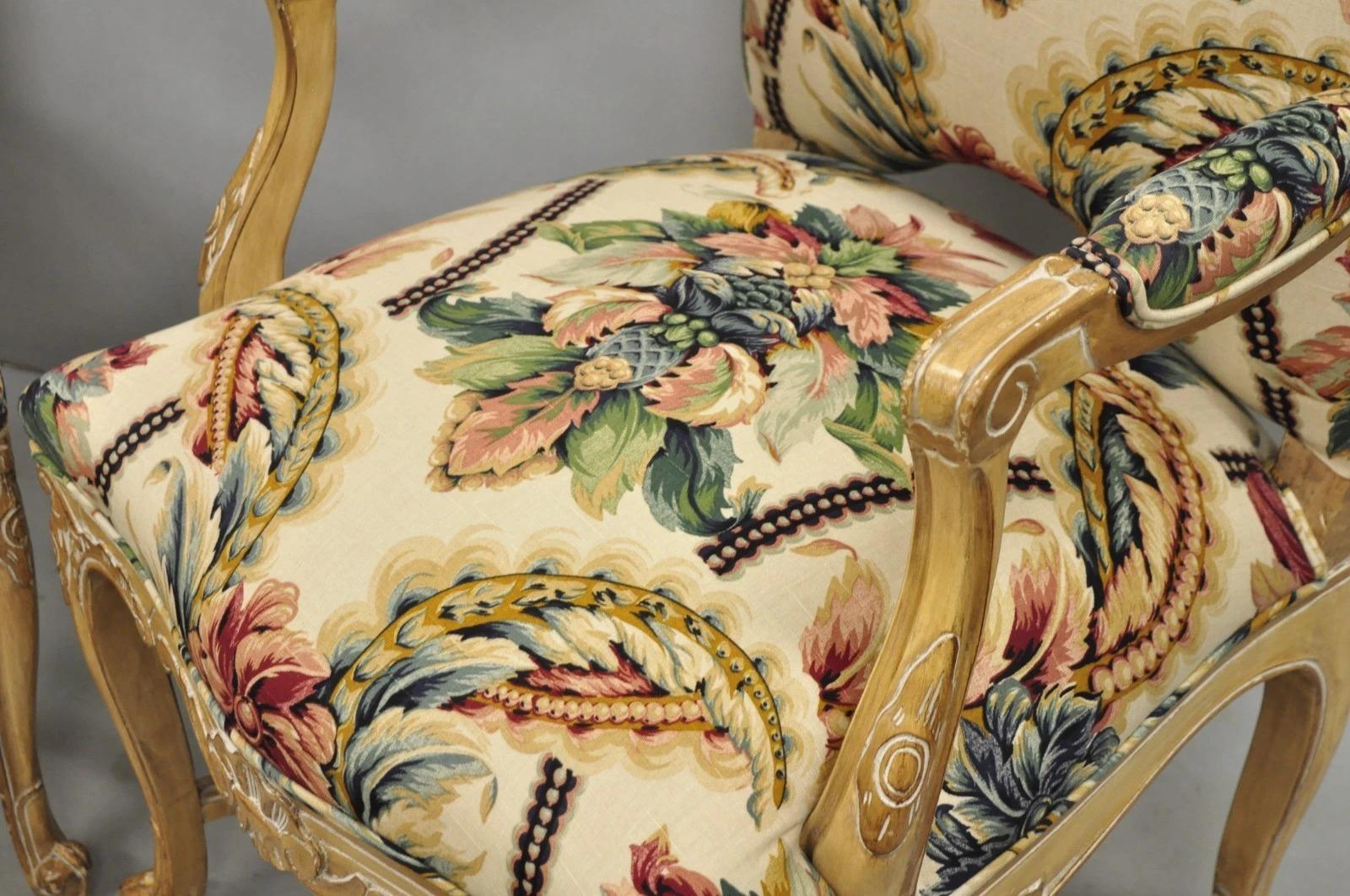 Poltrone da salotto vintage in legno intagliato in stile Luigi XV - una coppia in vendita 2