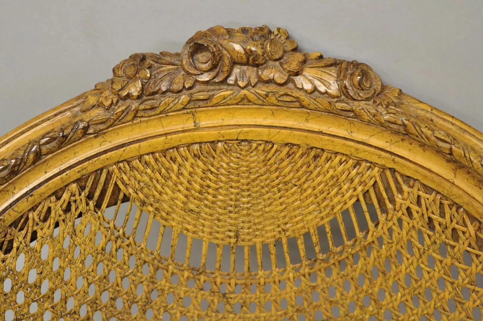 Paire de fauteuils de style Louis XVI français vintage à dossier ovale en rotin Bon état - En vente à Philadelphia, PA