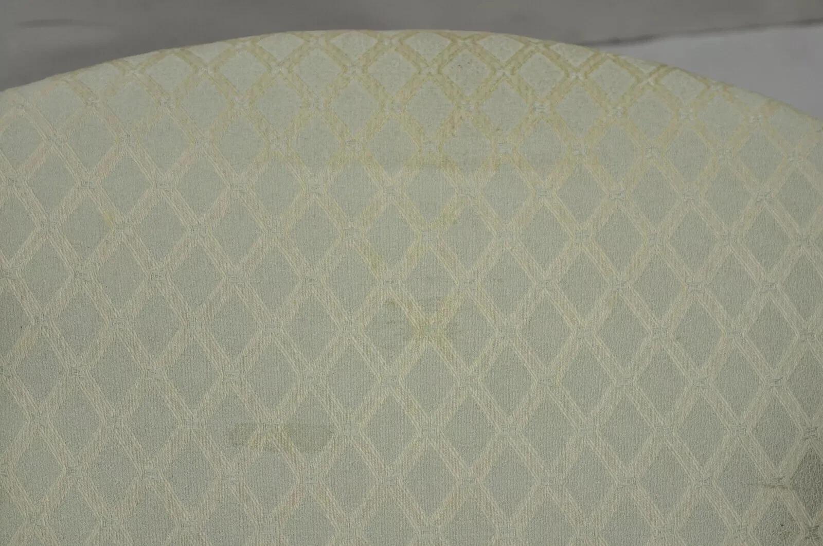 Paire de fauteuils de style Louis XVI français vintage à dossier ovale en rotin en vente 1