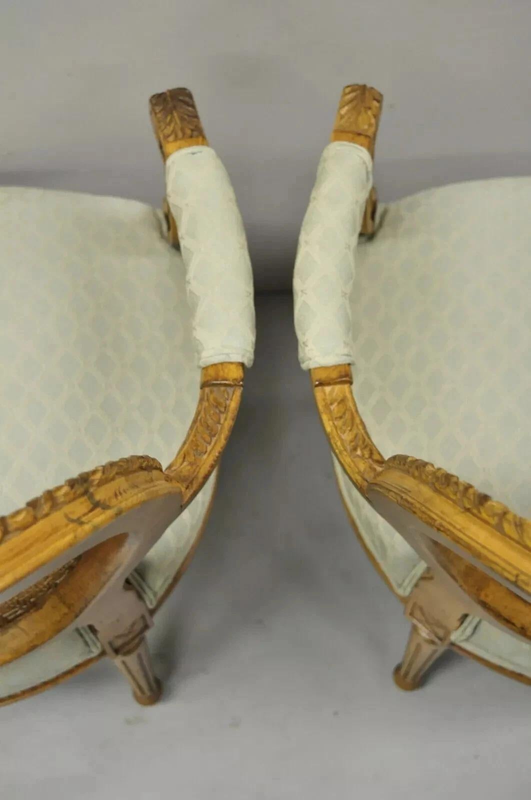 Paire de fauteuils de style Louis XVI français vintage à dossier ovale en rotin en vente 2