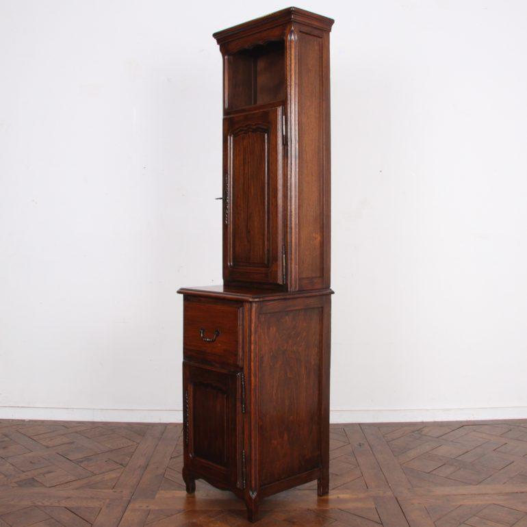 Vintage French Country Oak Cabinet In Good Condition In Vancouver, British Columbia