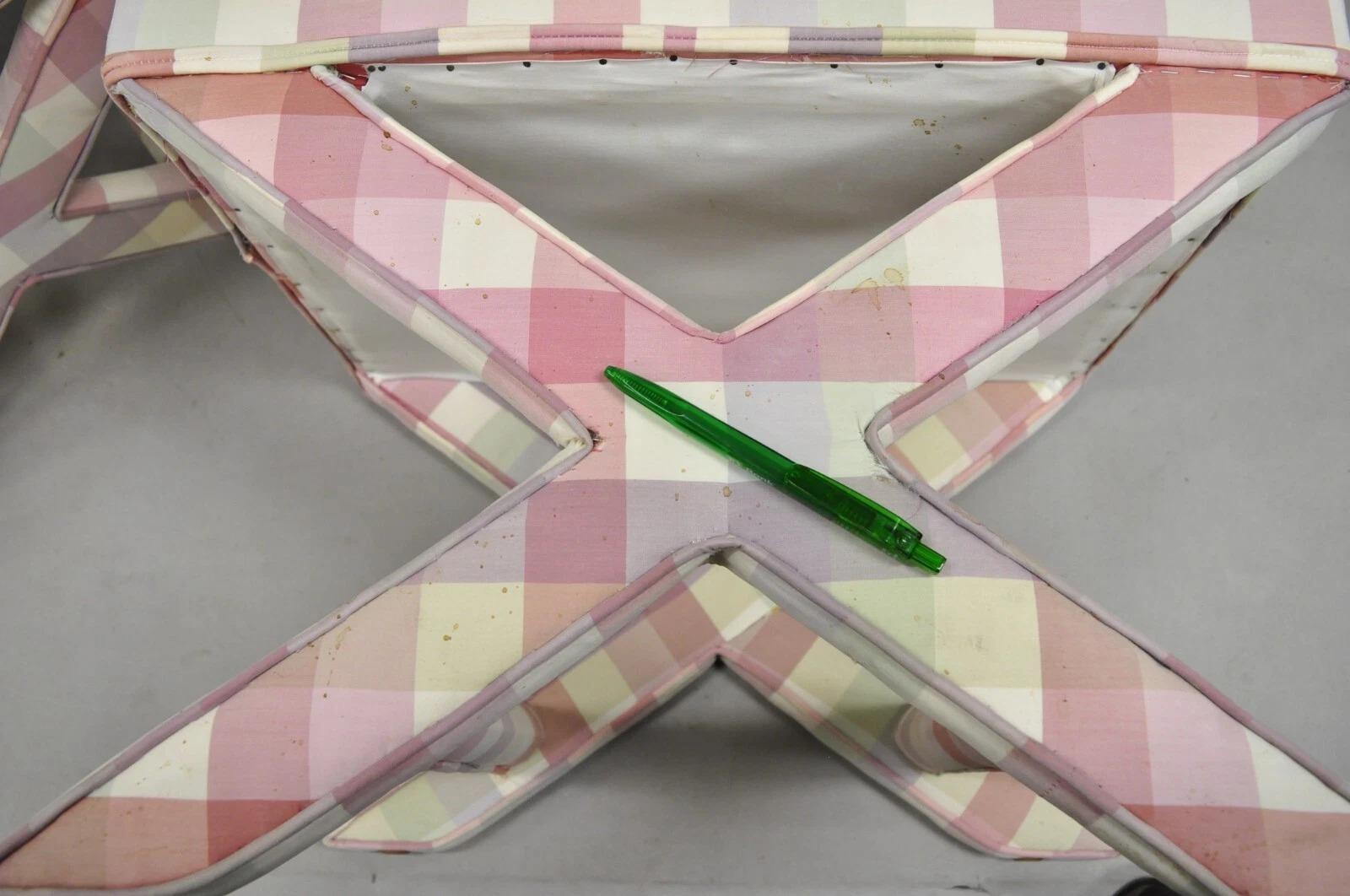 Vintage French Country Pink Plaid Hollywood Regency X-Stool Curule Bench Pair en vente 2