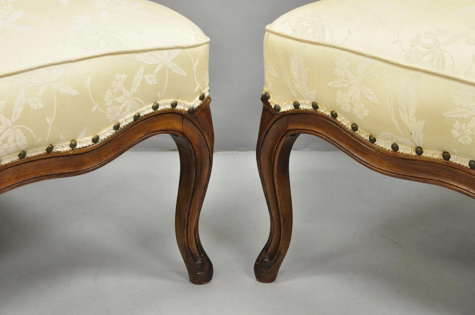 Vintage French Country Provincial Cherry Cabriole Leg Slipper Lounge Chair Pair en vente 4