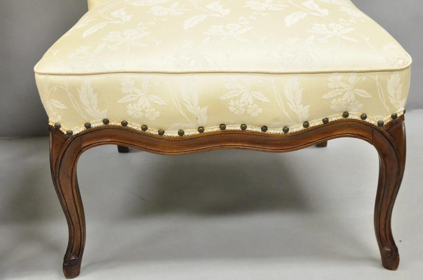 Inconnu Vintage French Country Provincial Cherry Cabriole Leg Slipper Lounge Chair Pair en vente