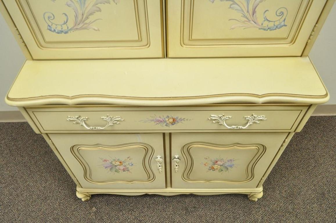 Vintage French Country Provincial Floral Painted Liquor Bar Cocktail Cabinet In Good Condition In Philadelphia, PA