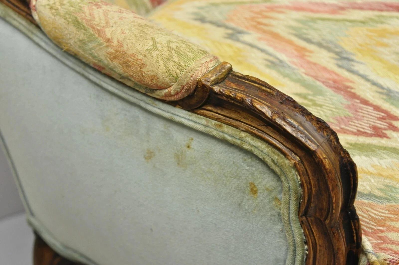Noce Poltrone con schienale alto in noce Vintage French Country Provincial (A) - una coppia in vendita