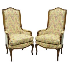 Sillones de madera de nogal con respaldo alto (A) Vintage French Country Provincial - un par