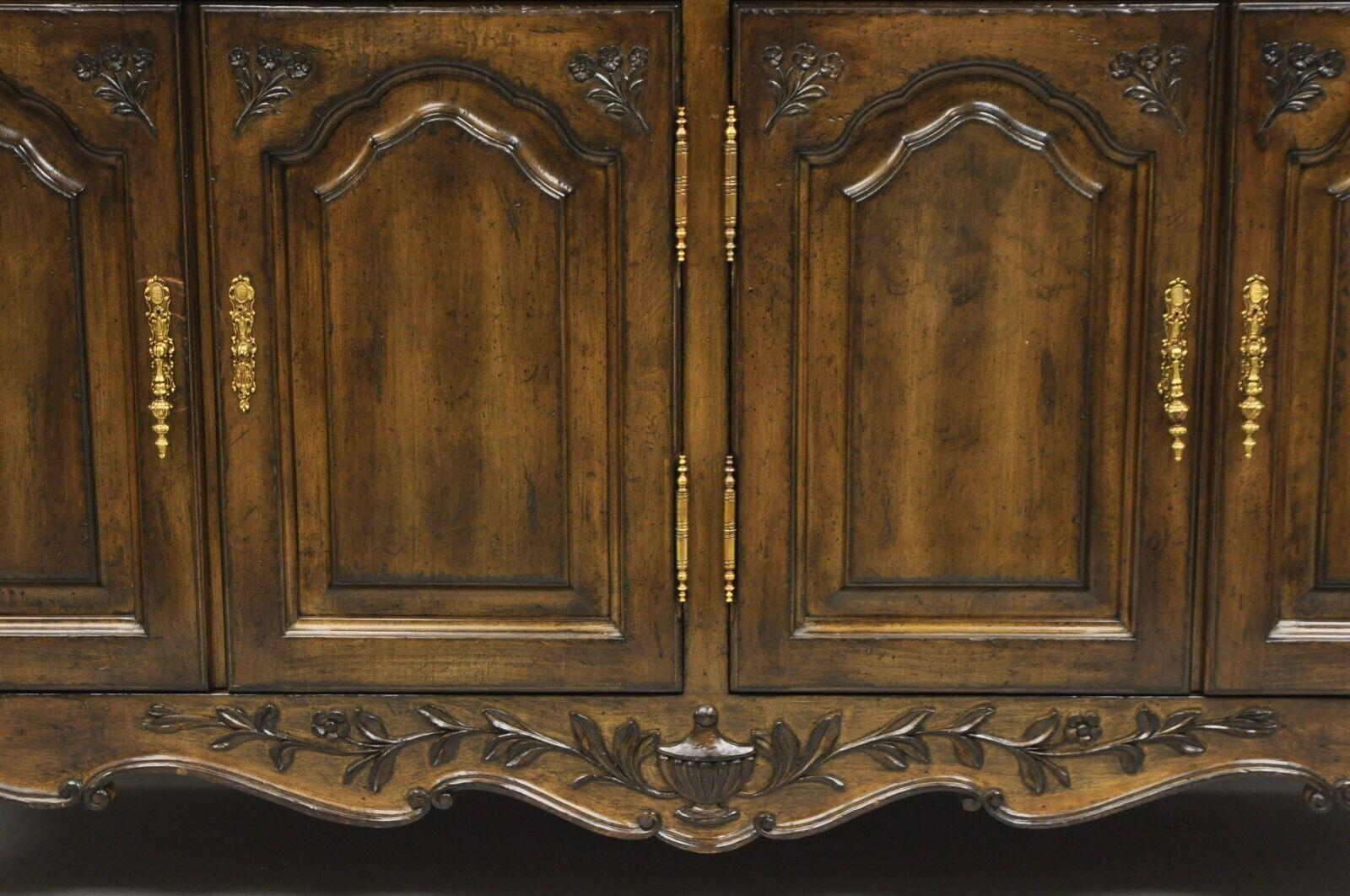 Vintage French Country Provincial Style Carved Walnut 4 Door Sideboard Credenza Bon état - En vente à Philadelphia, PA
