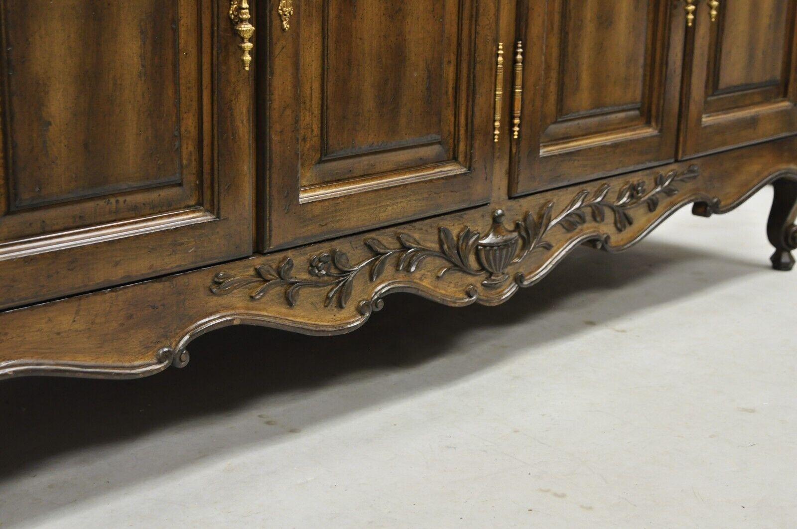 20ième siècle Vintage French Country Provincial Style Carved Walnut 4 Door Sideboard Credenza en vente