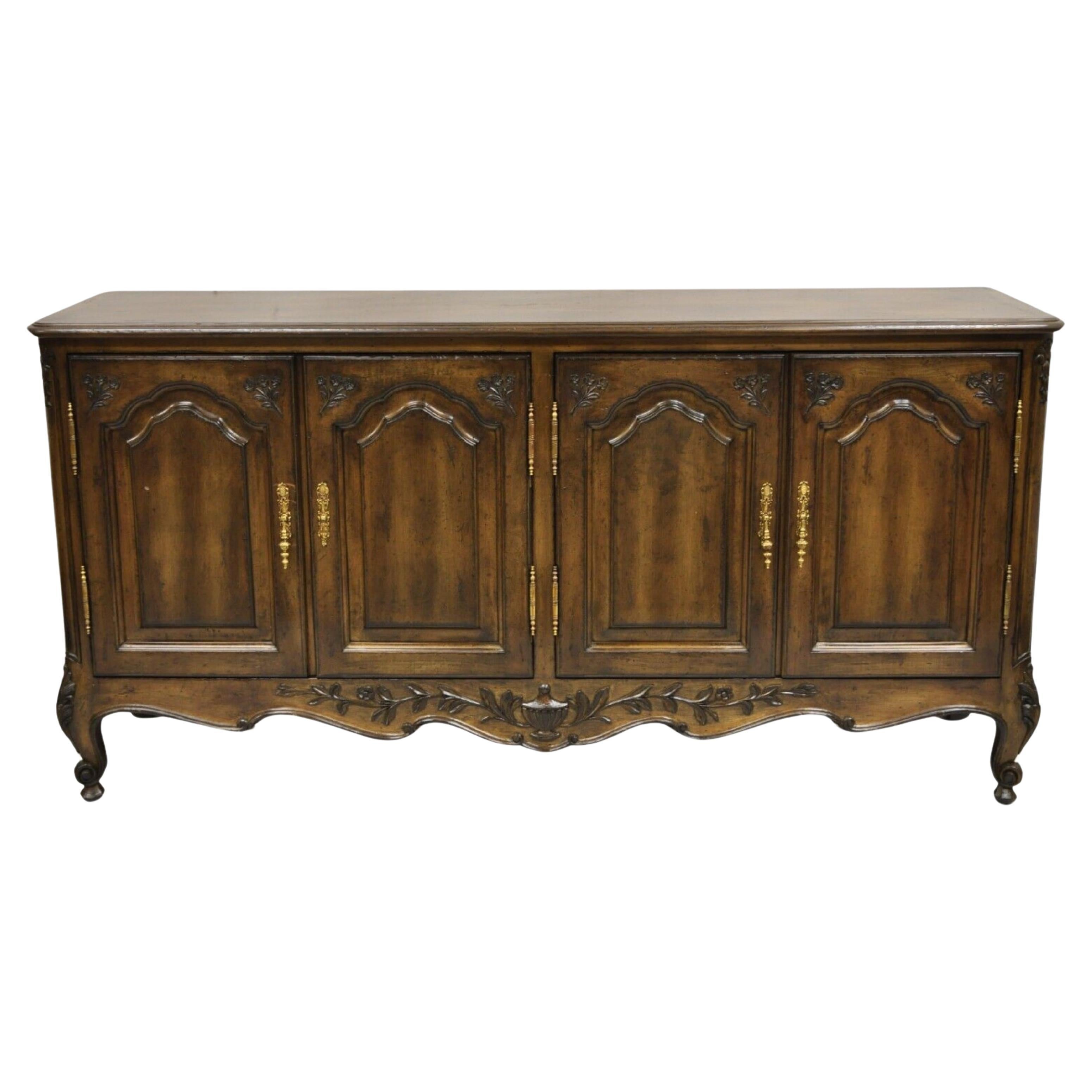 Vintage French Country Provincial Style Carved Walnut 4 Door Sideboard Credenza en vente