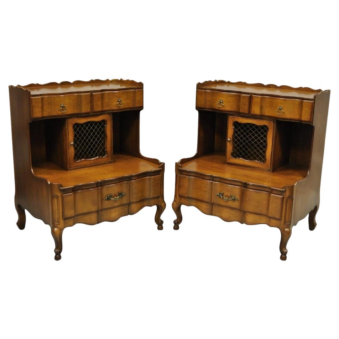 Paire de tables de chevet en noyer et bois fruitier - Vintage French Country Provincial Step Nightstands