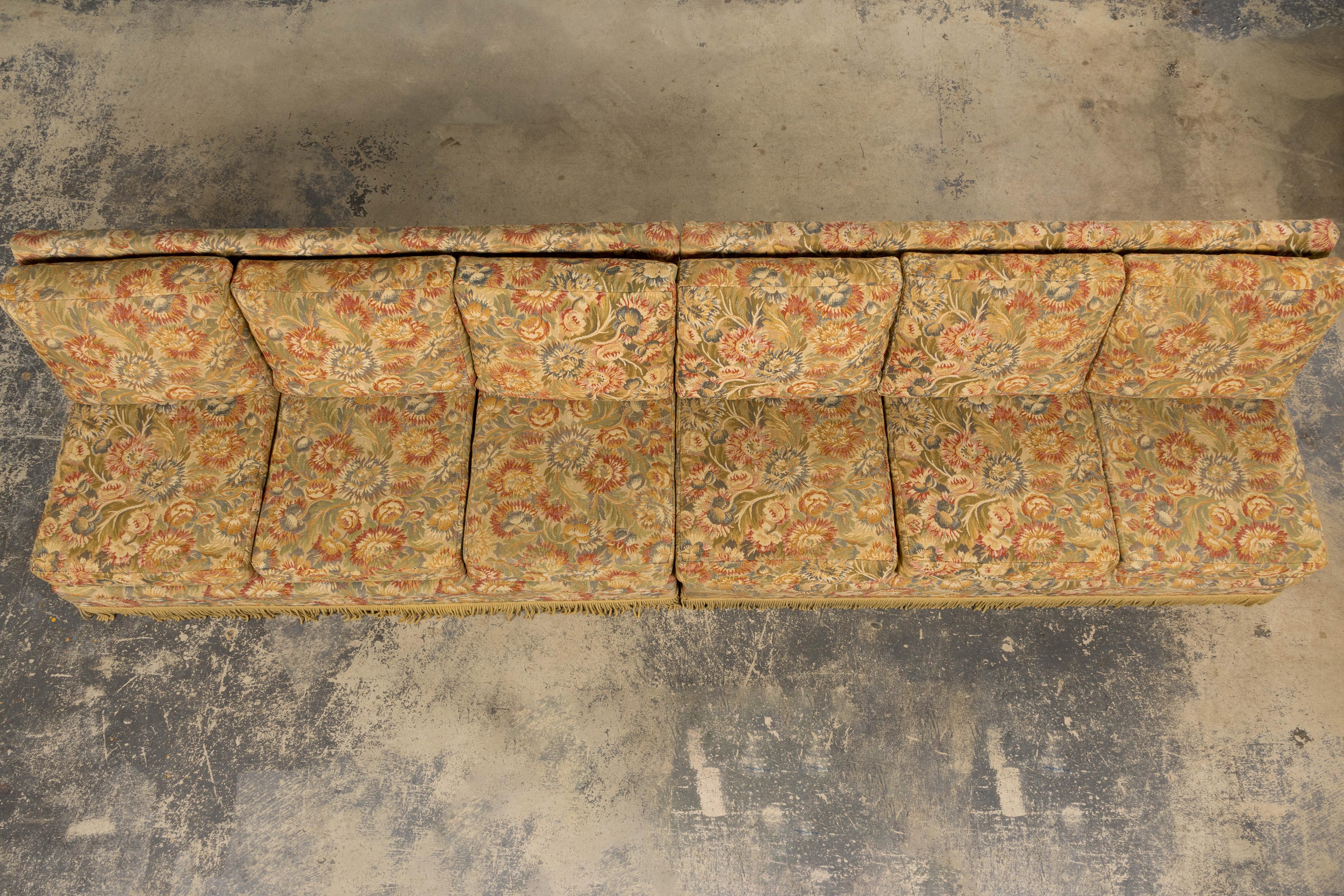 Country Divani vintage in stile rustico francese con arazzo floreale - Una coppia in vendita