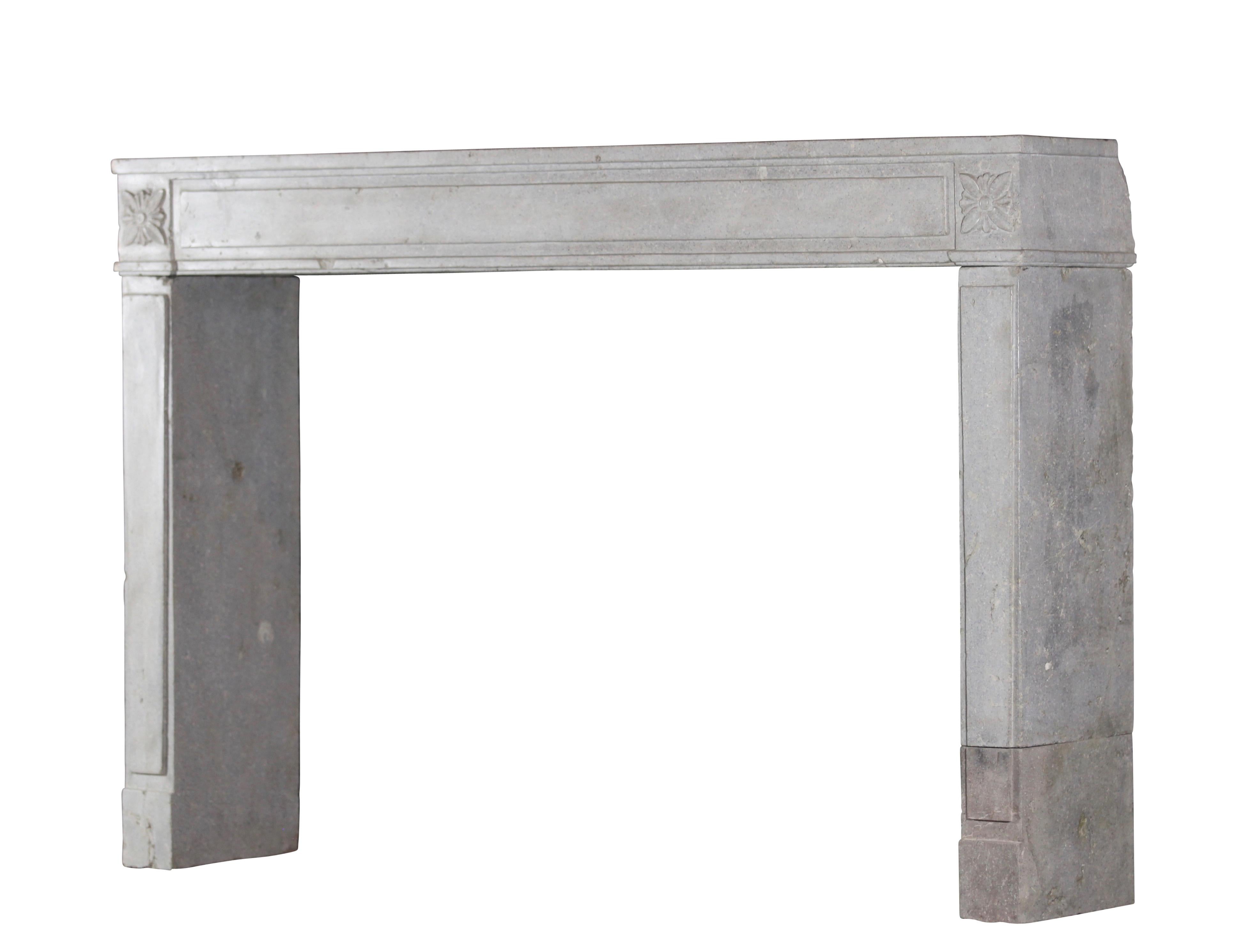 This original rustic French grey fireplace surround with straight lines comes from the Beaujolais region and is from the Louis XVI period. The stone is a bicolor hard stone fireplace surround, 18th century. Right jamb base has been