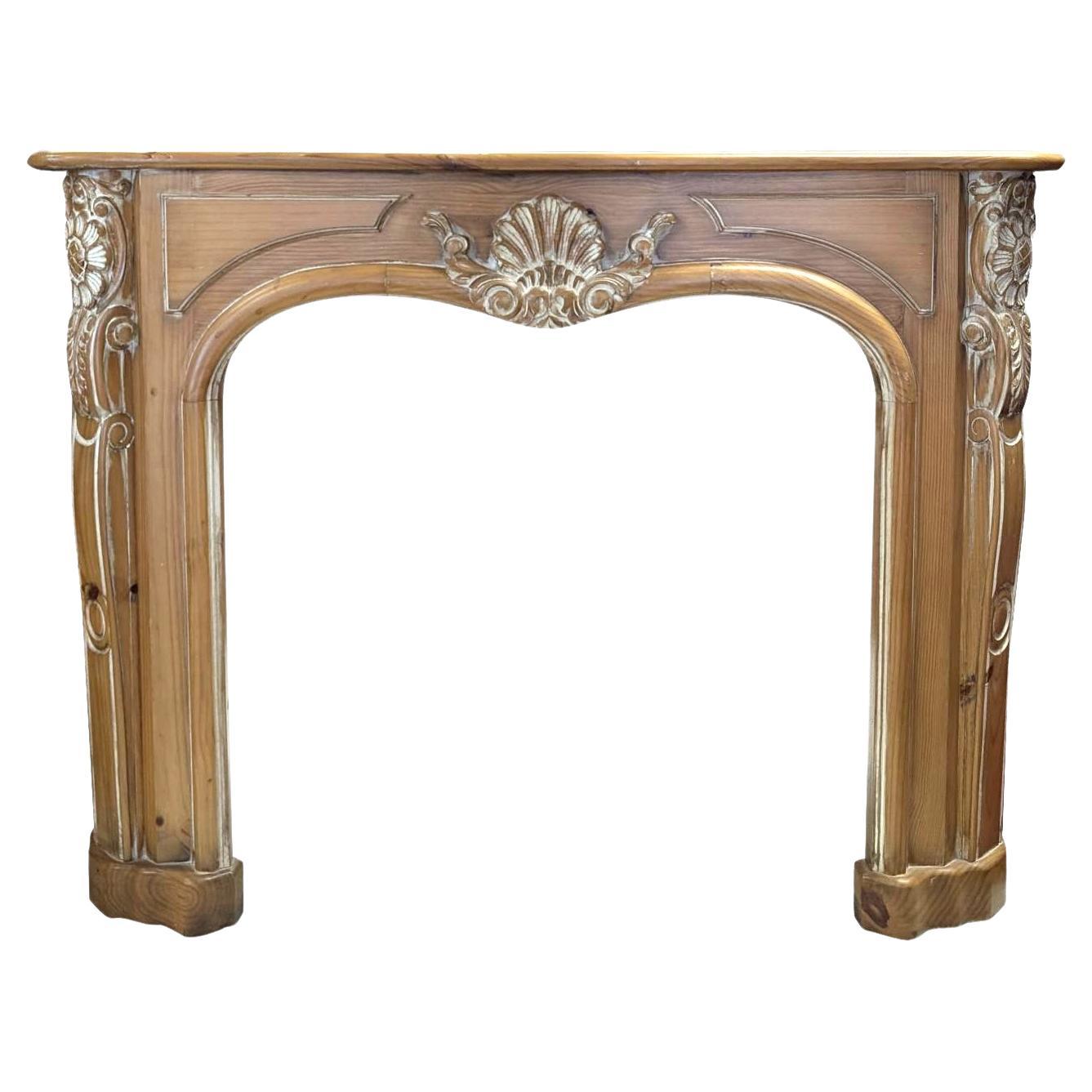 Vintage Französisch Land Stil geschnitzt Kiefer Kamin umgeben