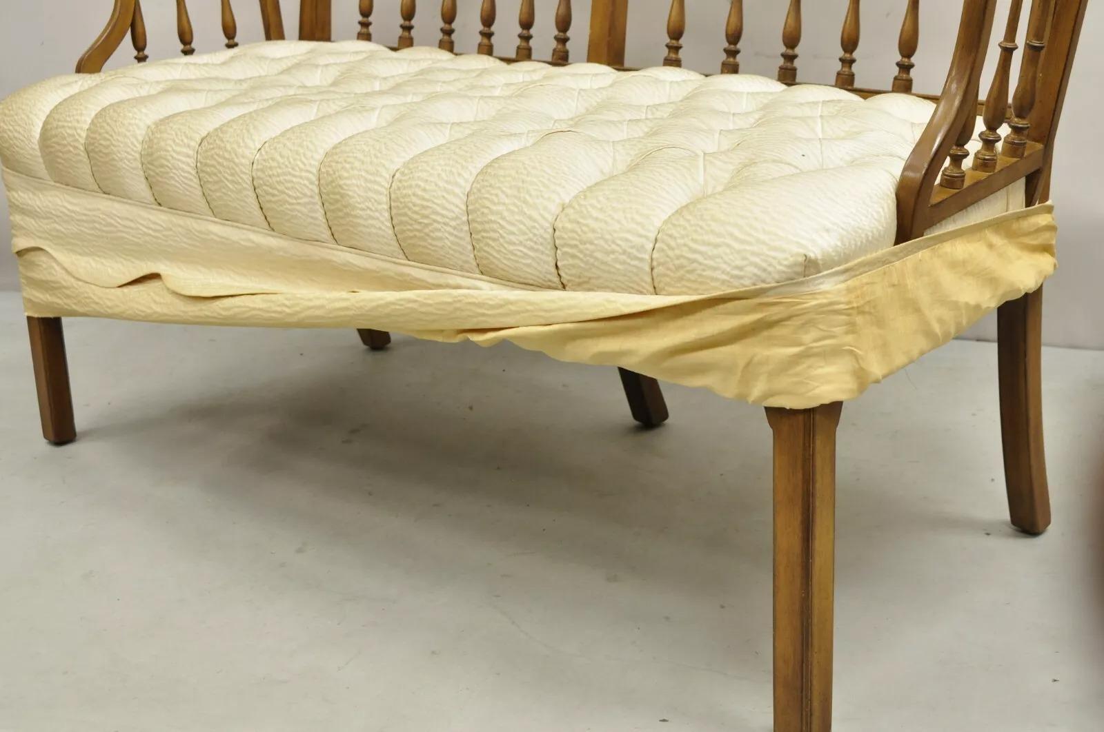 Divano con fusto imbottito in legno intagliato in stile country francese d'epoca in vendita 4