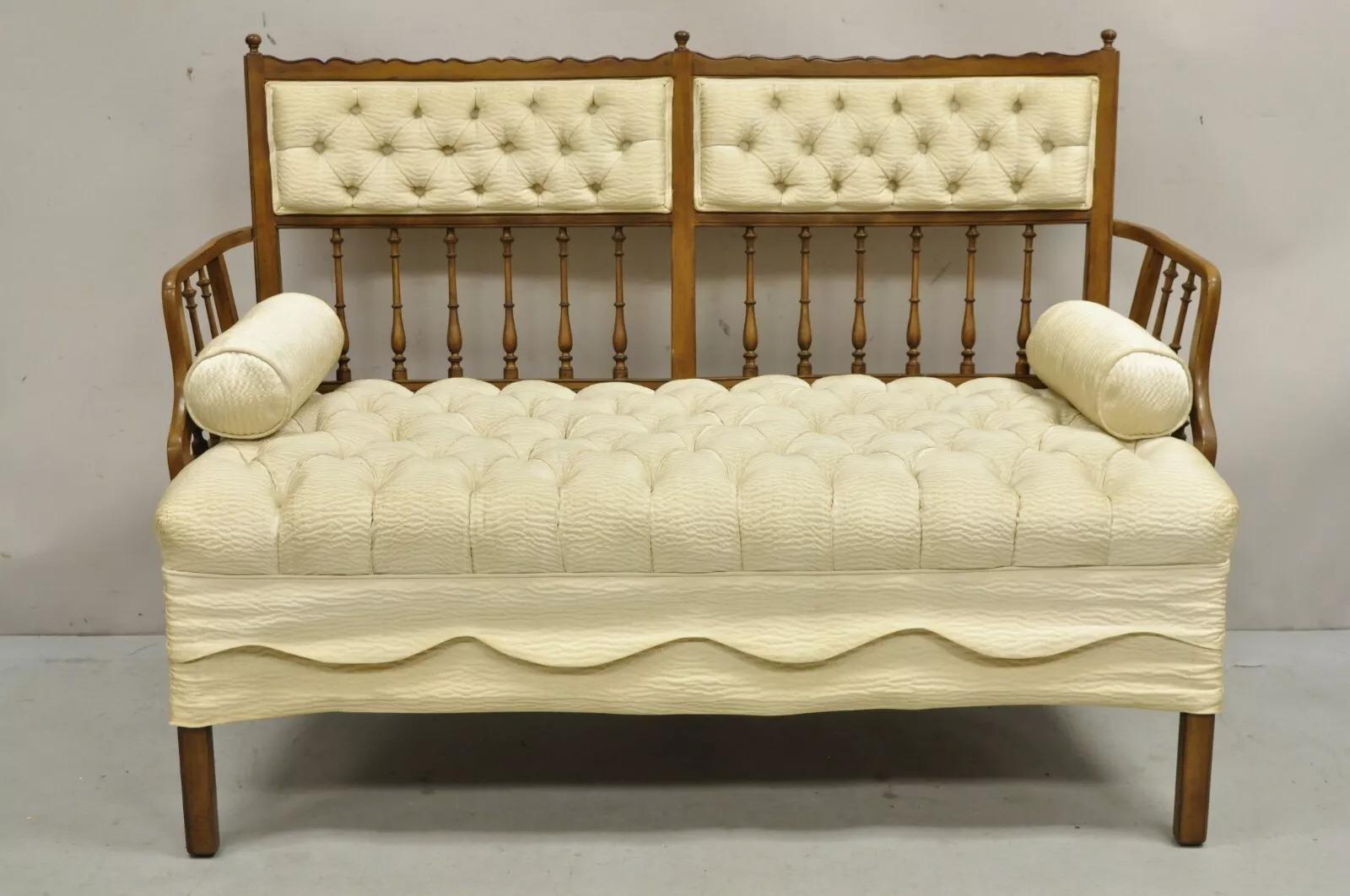 Divano con fusto imbottito in legno intagliato in stile country francese d'epoca in vendita 5