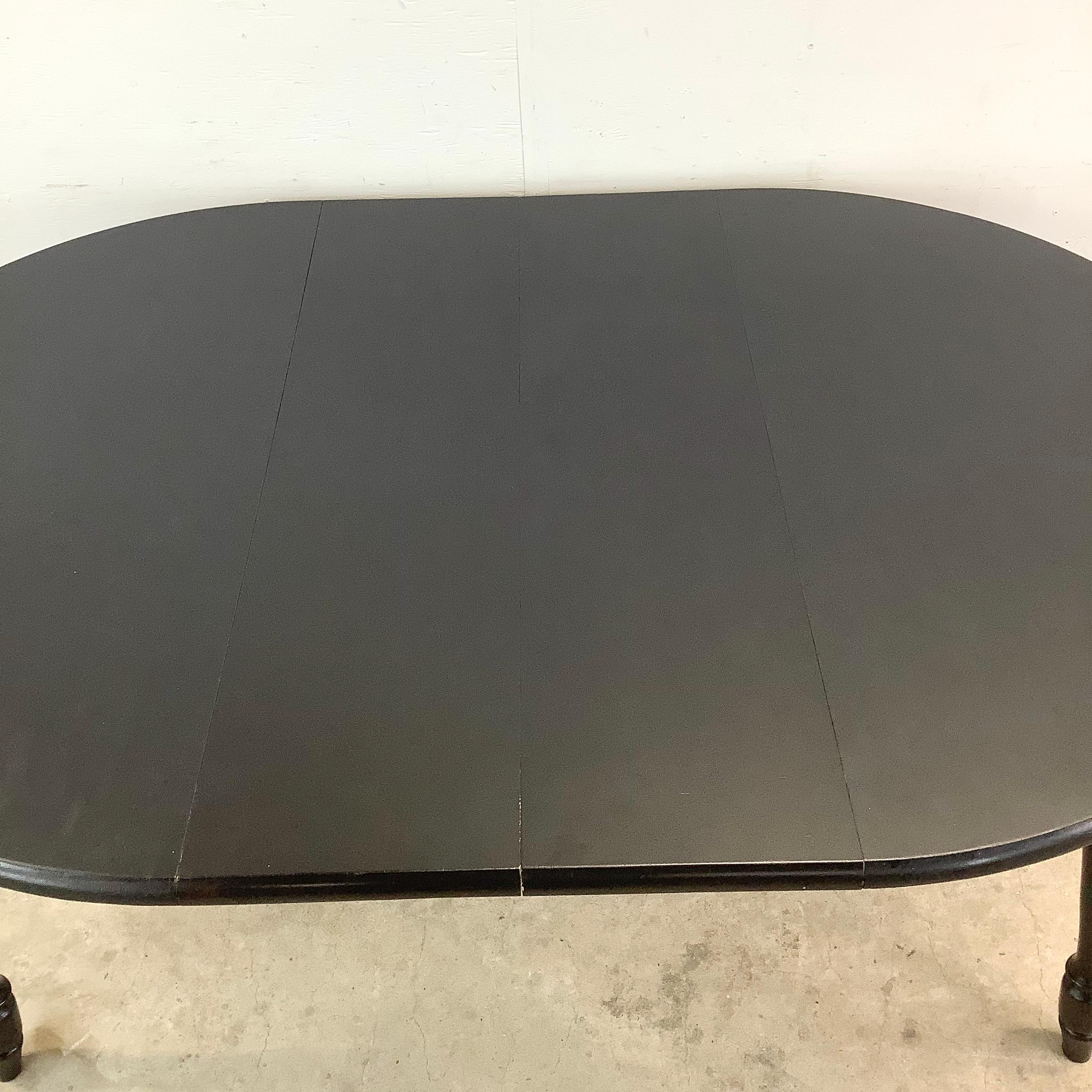 Vintage French Country Style Dining Table with Leaves In Good Condition In Trenton, NJ