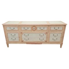 Commode à 9 tiroirs de style campagnard français peinte à la main par Baker Furniture Co