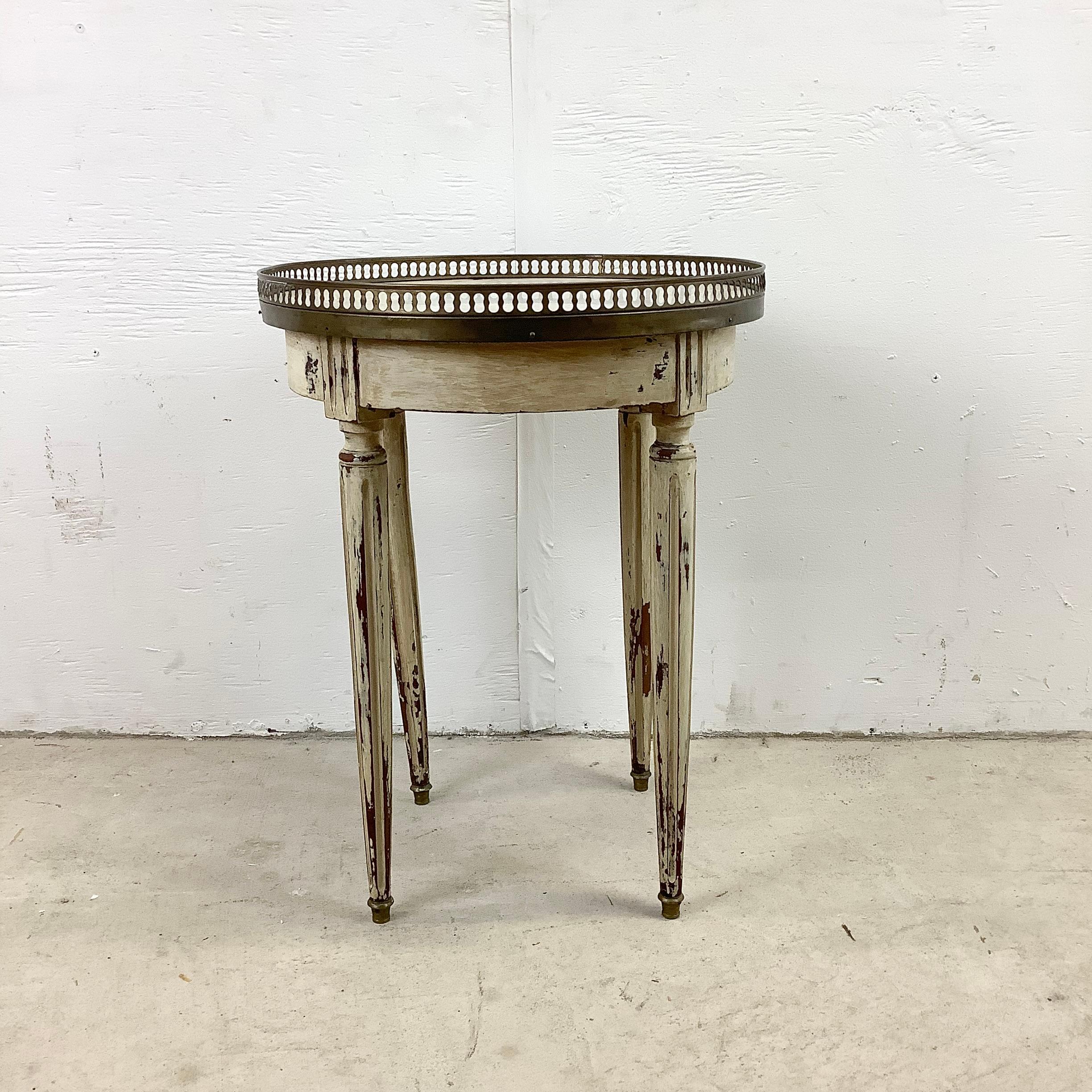 This vintage pedestal side table features ornate turned legs and metal trim detail that add to the french country appeal. An excellent accent table for use as a sofa side table, lamp table, or pedestal display table for any interior. 

Dimensions: