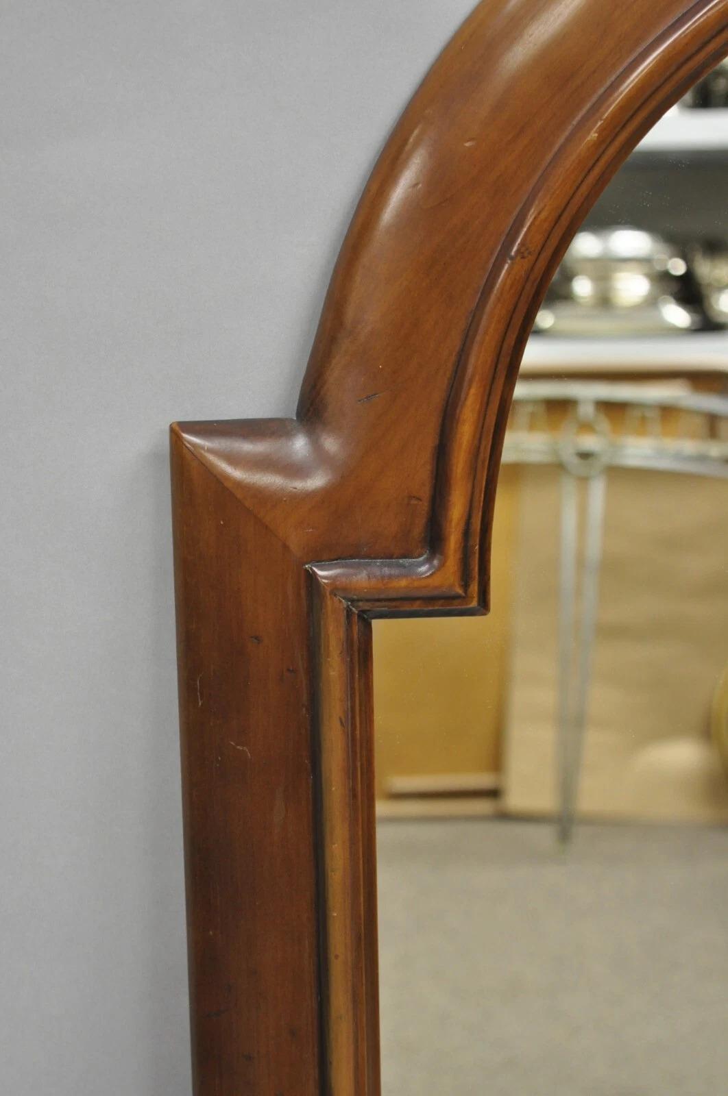 Miroir mural à arc sculpté en bois de pin massif, style campagne française vintage en vente 1
