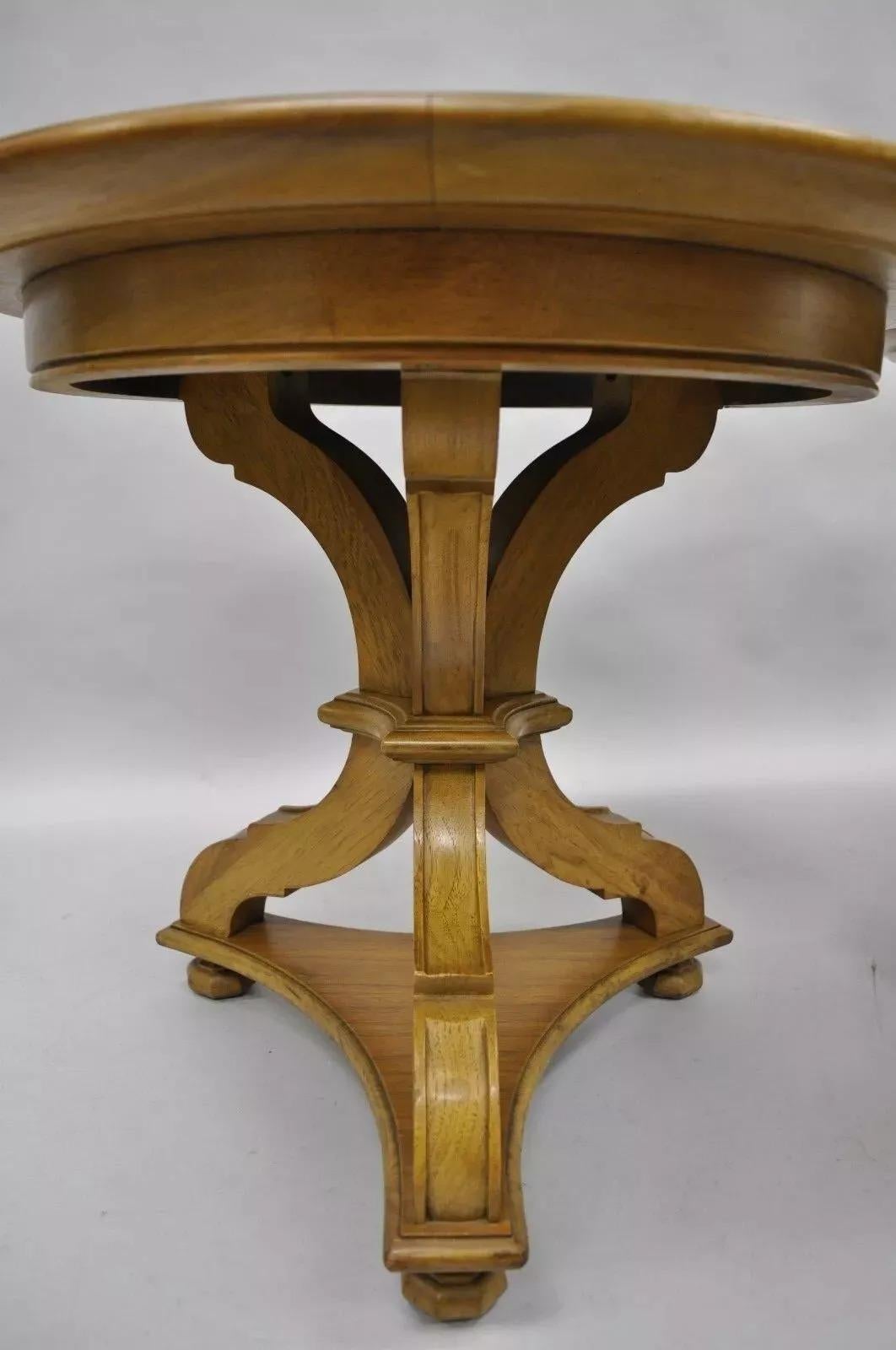 Vintage Französisch Landhausstil Nussbaum Schiefer Top Pedestal Basis End Tische - ein Paar (Sonstiges) im Angebot