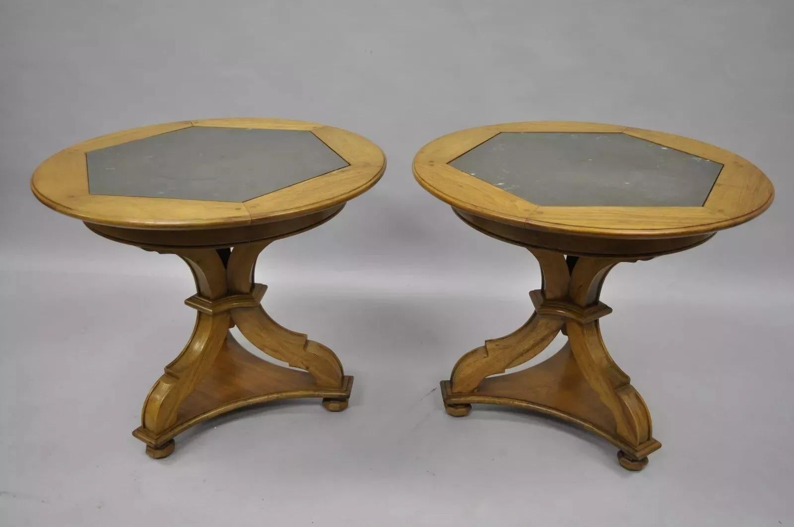 Vintage Französisch Landhausstil Nussbaum Schiefer Top Pedestal Basis End Tische - ein Paar im Angebot 3