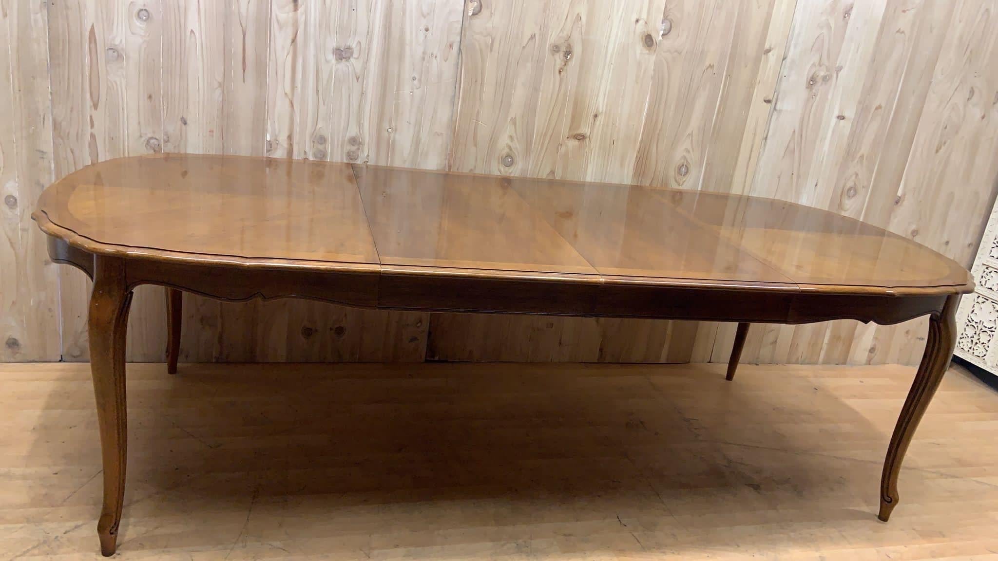 Vintage French Country Thomasville Expandable Dining Table with 2 Leaves 

*** Also have a matching sideboard sold separately. 

Circa 20th Century 

Dimensions 
H 30”
W 60” - 80” - 100” 
D 42”

2 Leaves
W 20” x 2 
D 42”