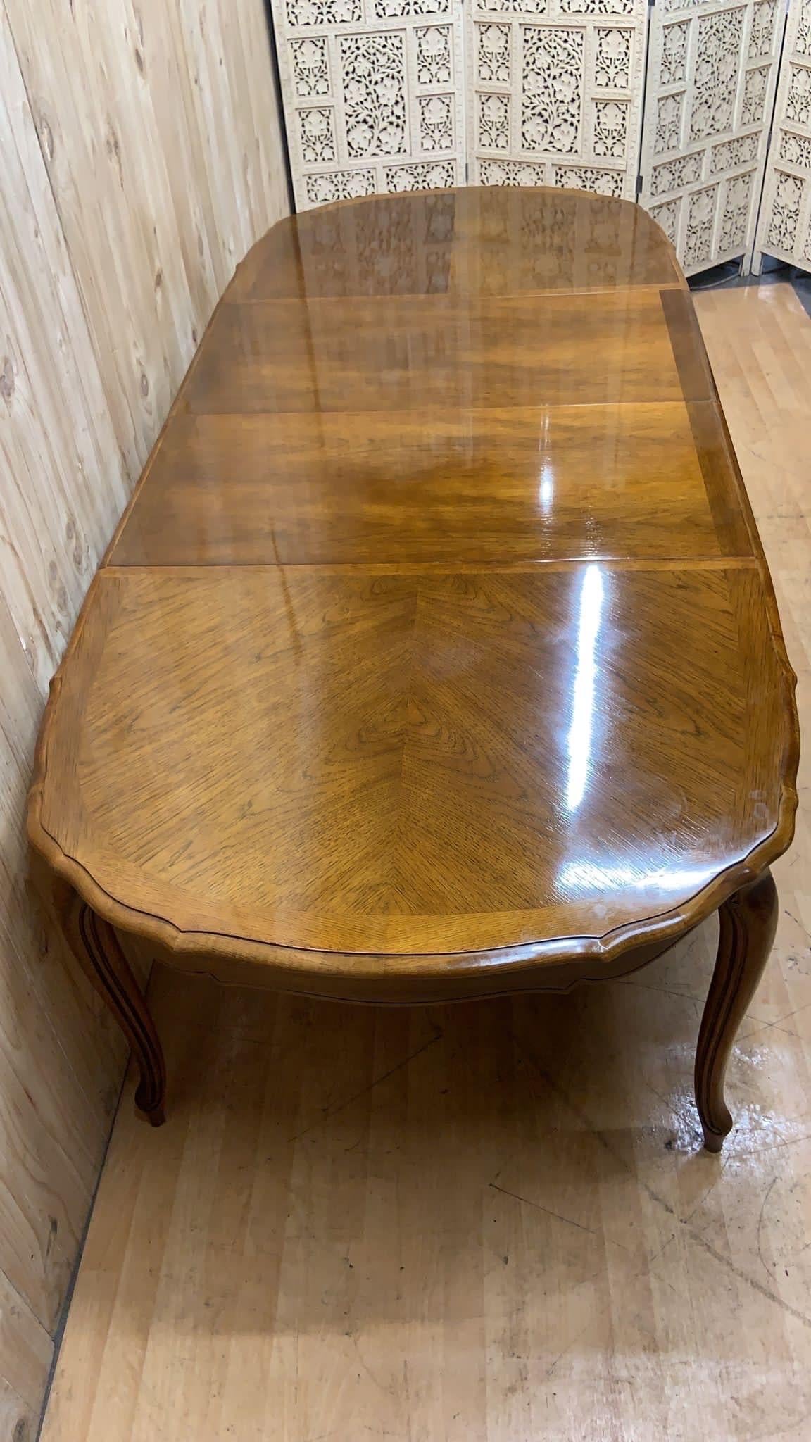 20th Century Vintage French Country Thomasville Expandable Dining Table