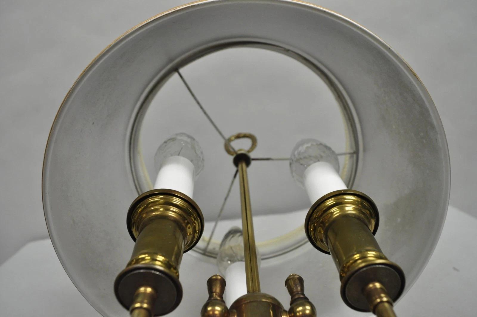 Lampada da tavolo a colonna in ottone con paralume in metallo, vintage French Country Tole, coppia di lampade a candelabro in vendita 8