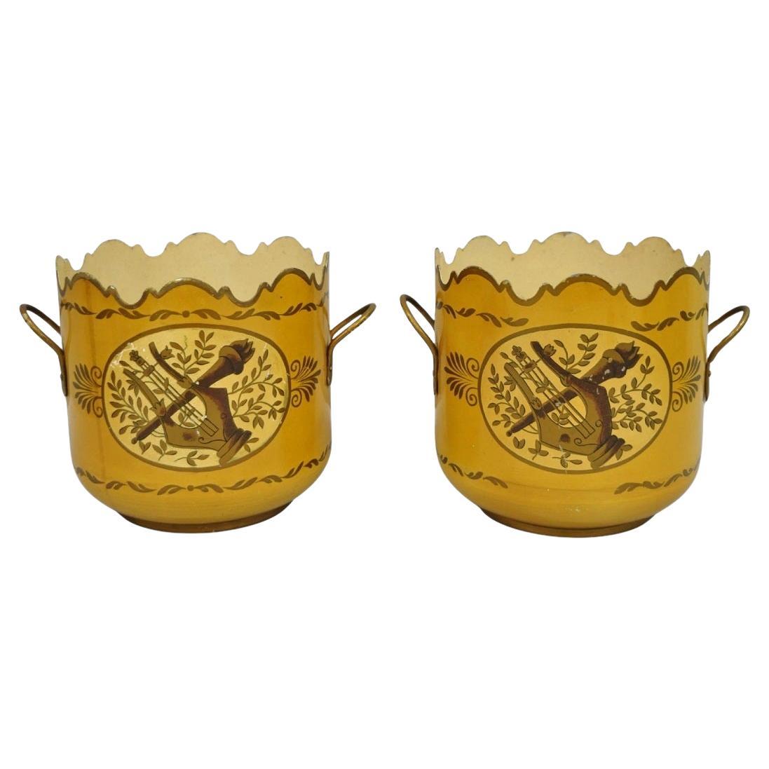 Vaso Cachepot d
epoca in metallo dipinto di giallo - una coppia in vendita