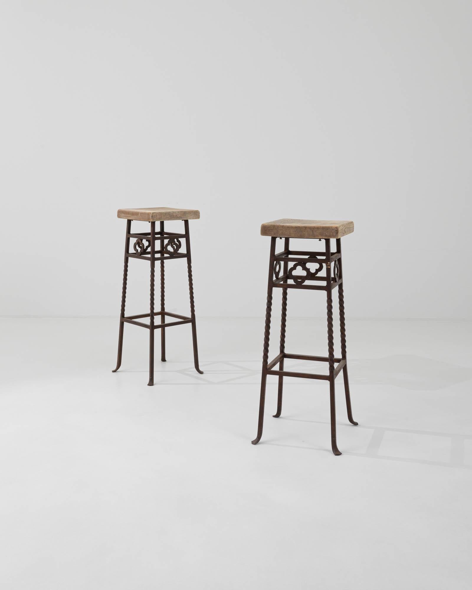 Vintage French Country Wrought Iron Bar Stools, a Pair In Good Condition For Sale In High Point, NC
