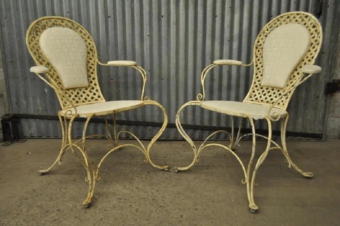 Vintage French Country Wrought Iron Lattice Scrolling Arm Chairs (B) - Pair en vente 4