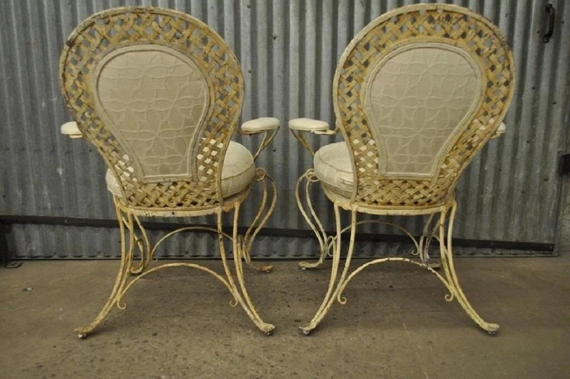 Vintage French Country Wrought Iron Lattice Scrolling Arm Chairs (B) - Pair en vente 1